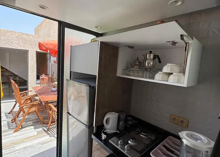 Coastal Charm Stay - Sunny, Calm Spacious